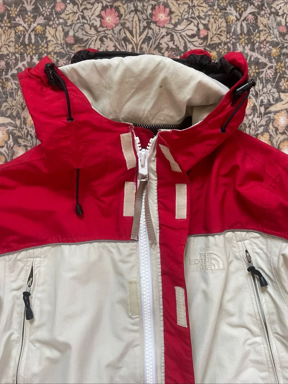 The North Face HyVent hooded heavy Men’s jacket Small red/white